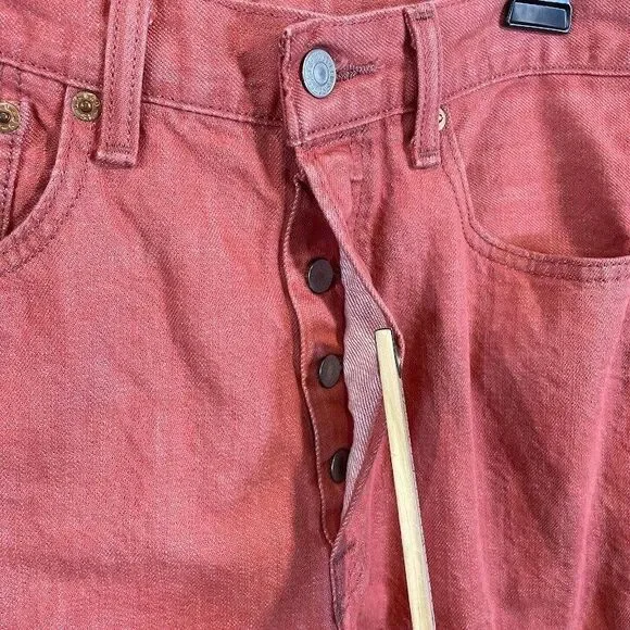 Levis 501 White Oak Cone Denim Jeans

These fit like size 30 waist 32 inseam - Picture 6 of 10